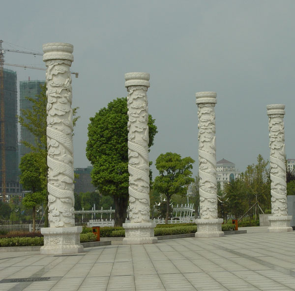 石雕龙柱