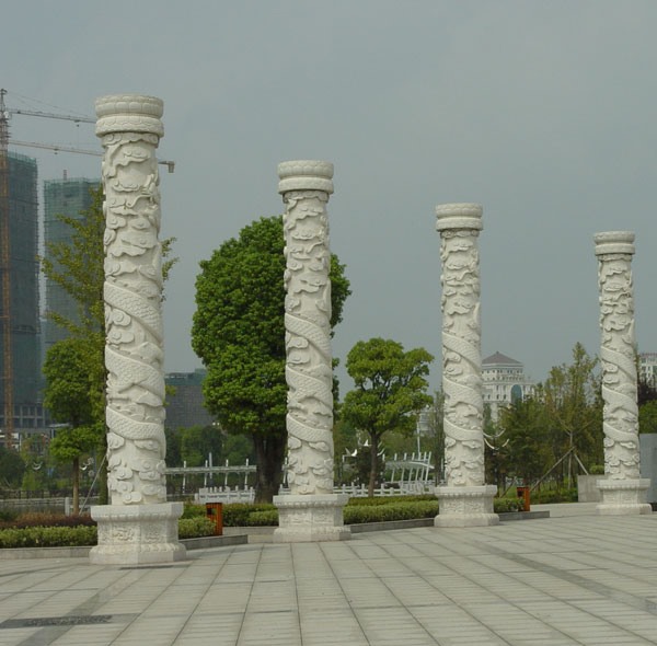 石雕龙柱